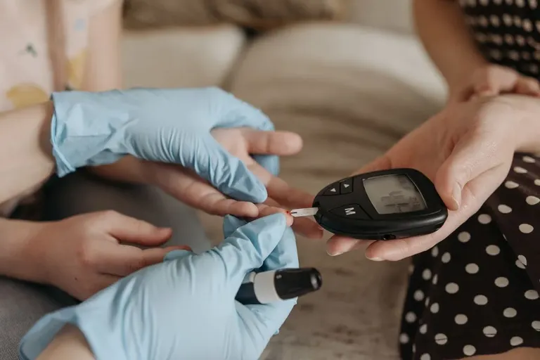 Amazon Finger-Prick Test Kits vs Private Provider Lab Tests: Which Should You Choose?