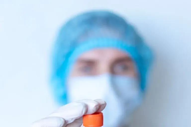 Boots In-Store Private Blood Tests vs Home Test Kits: 2026 Price & Service Comparison